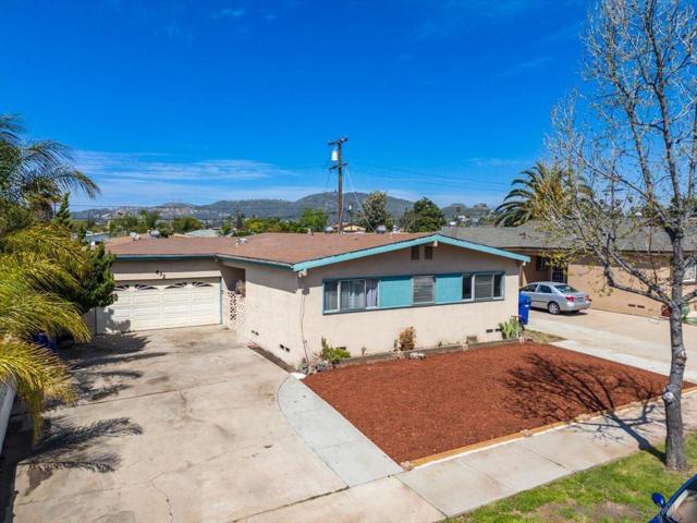 632 Sandalwood Dr, El Cajon CA: https://media.crmls.org/mediaz/d9c1dc03-847d-4b84-bf24-9c81857c440b.jpg