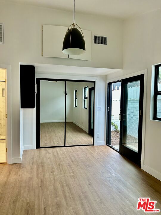 17209 Keswick Street, Lake Balboa CA: https://media.crmls.org/mediaz/d9c268b3-28fd-489a-89f3-ee251273c065.jpg