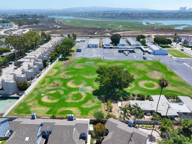 2512 Santa Ana Ave, Costa Mesa CA: https://media.crmls.org/mediaz/d9c27d3b-e9a7-43bb-9a8d-7a938dfc0a6d.jpg