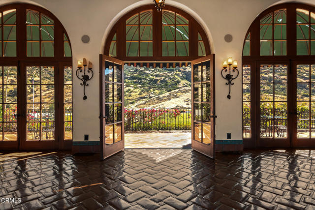 Detail Gallery Image 49 of 75 For 2940 Kuehner Dr, Simi Valley,  CA 93063 - 57 Beds | 40 Baths