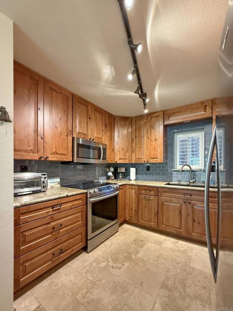 Detail Gallery Image 7 of 42 For 941 D Avenue, Coronado,  CA 92118 - 2 Beds | 1 Baths