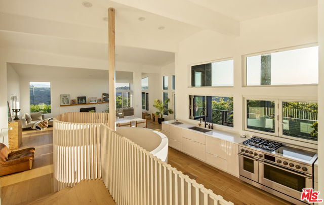 21960 Cereza Way, Topanga CA: https://media.crmls.org/mediaz/d9c2cd0c-be48-4d10-8453-bf0ba399992c.jpg