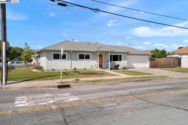 36533 Ruschin Dr, Newark CA: https://media.crmls.org/mediaz/d9c2e0e7-63a2-4694-8e16-778e48d02e08.jpg