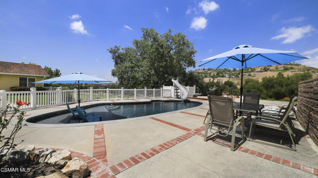 876 Emerson Street, Thousand Oaks CA: https://media.crmls.org/mediaz/d9c2f4b4-5efa-4e21-8f76-eaf827f176e1.jpg