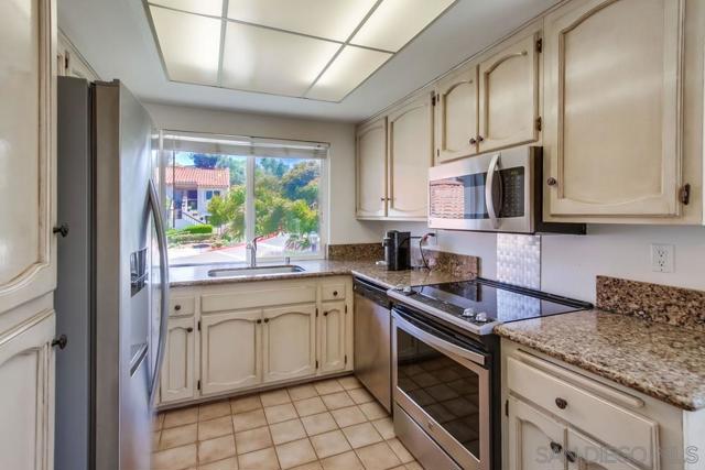 12006 Caminito Campana, San Diego CA: https://media.crmls.org/mediaz/d9c35f4e-5bdd-48e2-ad93-e64c7b47ede0.jpg