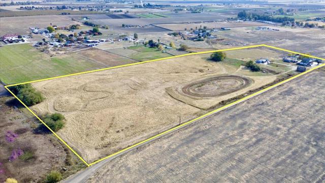 1204 Shore Road, Hollister CA: https://media.crmls.org/mediaz/d9c3776f-a000-4327-bd0b-a9066b5a6d10.jpg