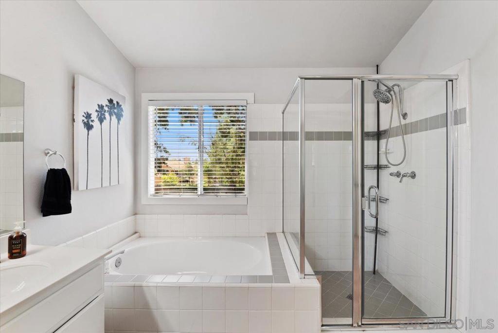 MLS #250035279SD image #16