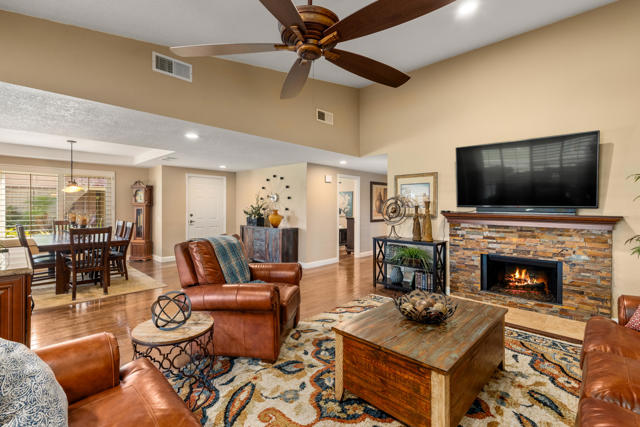 40 Joya Drive, Palm Desert CA: https://media.crmls.org/mediaz/d9c41f56-6e99-40c8-afa5-f6b15fddd83c.jpg