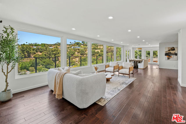 16755 Encino Hills Drive photo 2