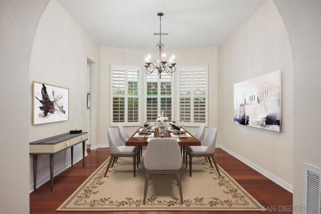 4772 Sunset Heights Ct, San Diego CA: https://media.crmls.org/mediaz/d9c49ccd-6eca-44d0-a5a5-3d30d2f6951b.jpg