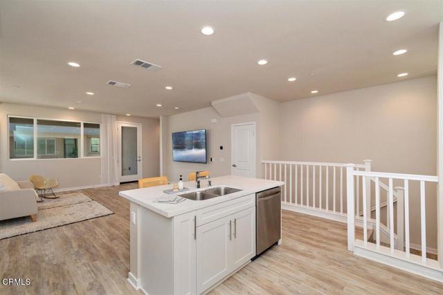 Detail Gallery Image 6 of 27 For 723 Heritage Ln, Upland,  CA 91784 - 2 Beds | 3/1 Baths