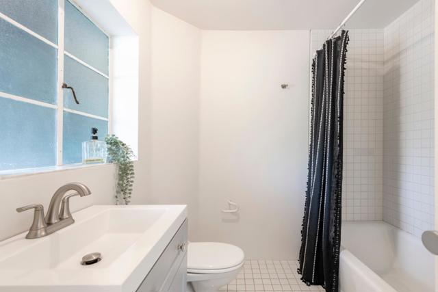 12 Las Aromas, Orinda CA: https://media.crmls.org/mediaz/d9c79a6c-23c3-435d-aa7a-b1303d5b2051.jpg