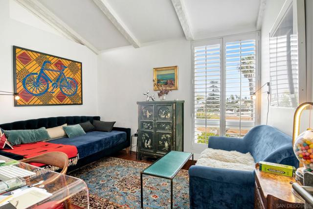 6455 La Jolla Blvd., La Jolla CA: https://media.crmls.org/mediaz/d9c7bb81-7921-43c3-a3af-58d72e084918.jpg