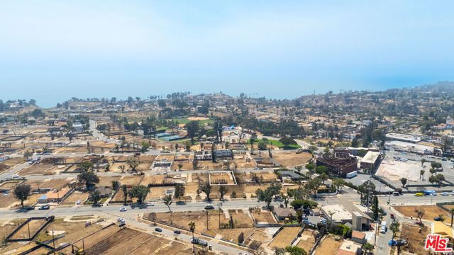 856 Toyopa Drive, Pacific Palisades CA: https://media.crmls.org/mediaz/d9c81c70-ac27-4ff4-bf80-13de0e7ead2d.jpg