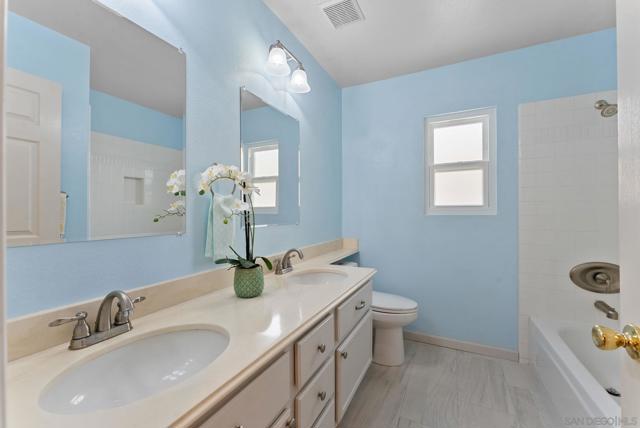729 Mosaic Cir, Oceanside CA: https://media.crmls.org/mediaz/d9c81f79-bb27-46eb-a599-4f23b91cb39c.jpg