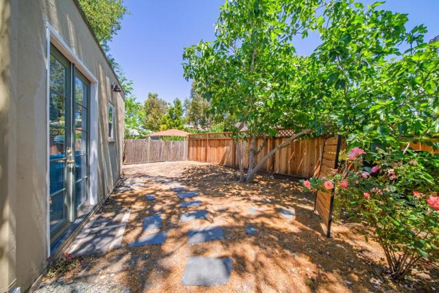250 Fernando Avenue, Palo Alto CA: https://media.crmls.org/mediaz/d9c8c1c3-b2bf-40a4-8742-56e7bd612061.jpg