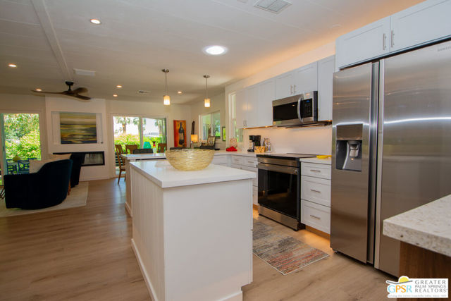 480 Calle Madrigal, Cathedral City CA: https://media.crmls.org/mediaz/d9c8e64a-cd2e-461c-8558-6346ff7dca6f.jpg