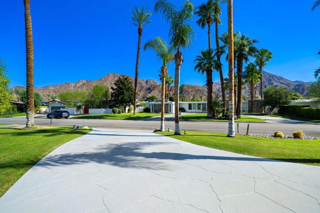 76140 Fairway Drive, Indian Wells CA: https://media.crmls.org/mediaz/d9c8fae1-6511-4db6-82d1-711f36ce1bbc.jpg
