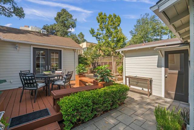637 Channing Avenue, Palo Alto CA: https://media.crmls.org/mediaz/d9c906f8-8932-40ee-91f3-6d3bc9fd8fca.jpg