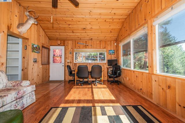 8341 East Side Rd, Trinity Center CA: https://media.crmls.org/mediaz/d9c938ad-75fa-43f9-ae6a-ff47021a0c51.jpg