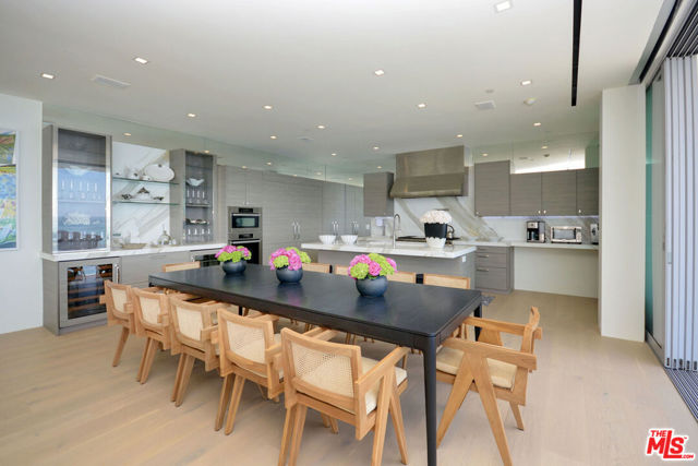 26122 Pacific Coast Highway, Malibu CA: https://media.crmls.org/mediaz/d9c9986e-d544-4f28-ad79-60b15fedda80.jpg