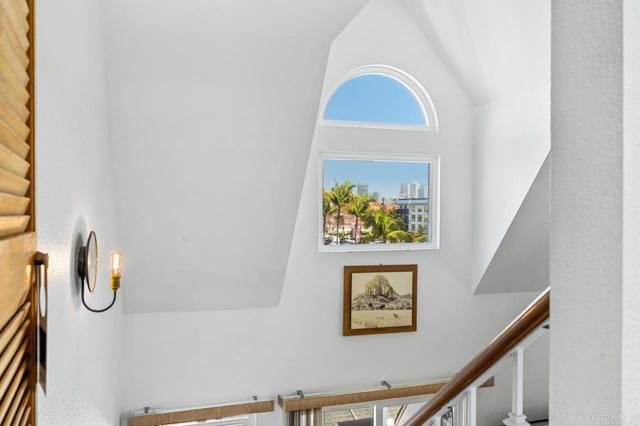 374 Orange Avenue, Coronado CA: https://media.crmls.org/mediaz/d9c9afe7-7705-4ac1-bb9d-e0831615ef81.jpg