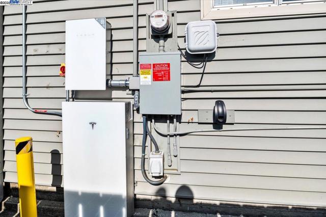 2019 E St, Hayward CA: https://media.crmls.org/mediaz/d9ca479c-5cf3-4305-a019-523d03c4248d.jpg