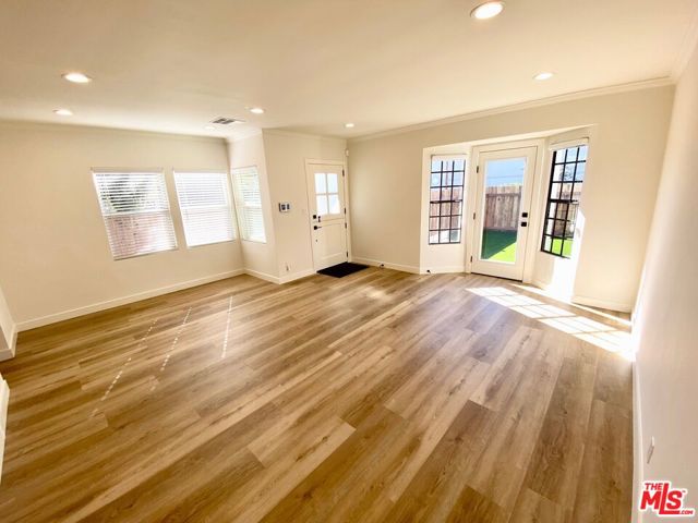5220 5222 Whitsett Avenue, Valley Village CA: https://media.crmls.org/mediaz/d9ca79bb-0271-44f2-9599-e0d000dbf0e9.jpg