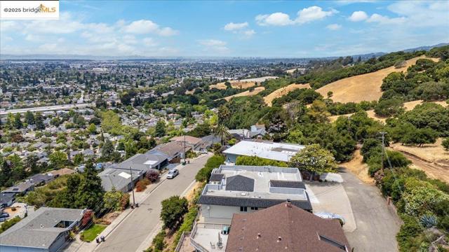 11772 Cranford Way, Oakland CA: https://media.crmls.org/mediaz/d9cb1dd4-79e2-4f6f-87f8-927ae06dcbc4.jpg