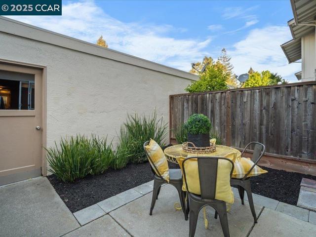 1818 Wildbrook Ct, Concord CA: https://media.crmls.org/mediaz/d9cb27a9-de1e-4221-abdb-fe37517f2b57.jpg