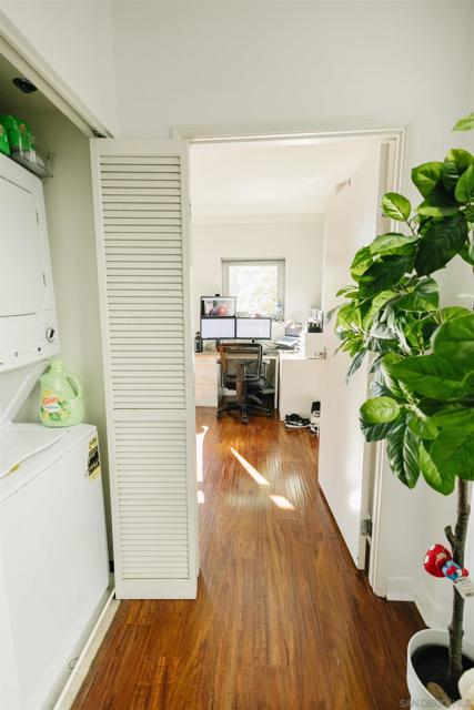 425 W Beech St, San Diego CA: https://media.crmls.org/mediaz/d9cbb2cd-e376-4958-8850-c375e694ed0b.jpg