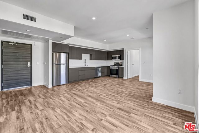 1537 S Wilton Place, Los Angeles CA: https://media.crmls.org/mediaz/d9cbeccc-2f1e-4fc3-a1cc-6acb56638465.jpg