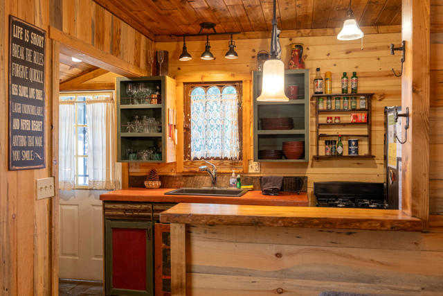 40114 Esterly Lane, Big Bear CA: https://media.crmls.org/mediaz/d9cc18c2-eaae-4567-8d15-b83d6e030f7b.jpg