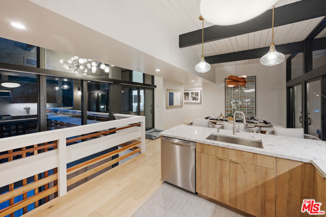 3905 Pacheco Drive, Sherman Oaks CA: https://media.crmls.org/mediaz/d9cc27c5-5121-4886-9c69-9995b134778d.jpg