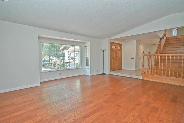 4919 Mohr Ave, Pleasanton CA: https://media.crmls.org/mediaz/d9cc3cf8-e374-429a-93e4-c1e0f26fcc0b.jpg