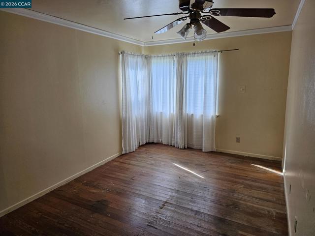 Image 31 of 38 For 627 Kern St  