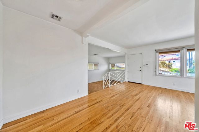 408 W Manchester Avenue, Playa del Rey CA: https://media.crmls.org/mediaz/d9cc931c-80d4-48d6-ac20-d1b3d0d5d1c0.jpg