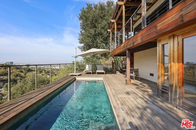 2835 Oak Point Drive, Los Angeles CA: https://media.crmls.org/mediaz/d9cd40b9-1e6e-4408-893e-c5da504133d0.jpg