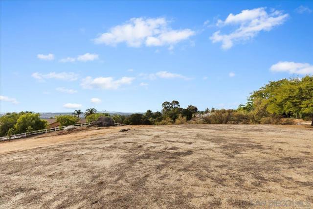 31252 North Star Way, Valley Center CA: https://media.crmls.org/mediaz/d9cd88c1-0ab3-440f-8244-fb4d87f39ea2.jpg