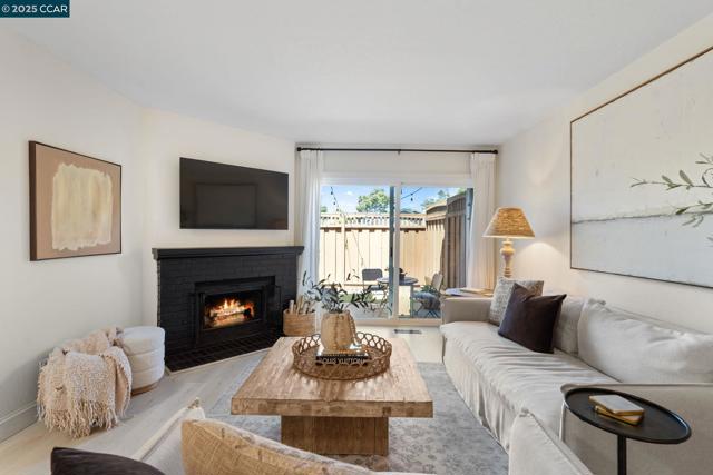 6625 Pioneer Ln, Dublin CA: https://media.crmls.org/mediaz/d9cdb239-2d9d-4d93-b5de-9ea882d3e822.jpg