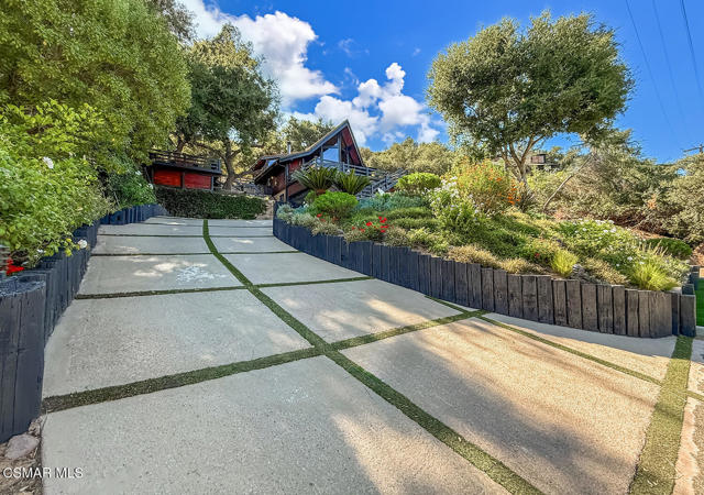 123 Lake Sherwood Drive, Lake Sherwood CA: https://media.crmls.org/mediaz/d9cdb64e-05bf-46ef-9919-0d2f0ff04a18.jpg