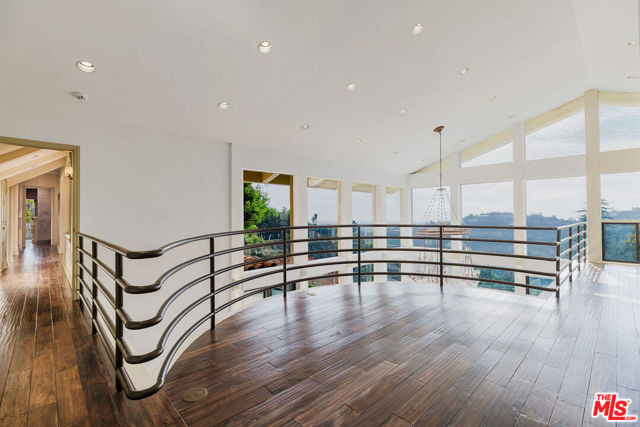 1401 Bel Air Road, Los Angeles CA: https://media.crmls.org/mediaz/d9cdd45d-b45b-4972-a786-ea6a5c517cb7.jpg