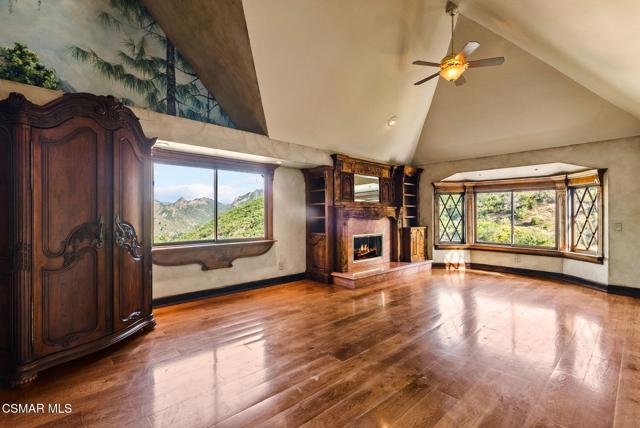 1561 Lookout Drive, Agoura Hills CA: https://media.crmls.org/mediaz/d9cdf377-aa72-4ece-b5fc-cf3b0773ba48.jpg