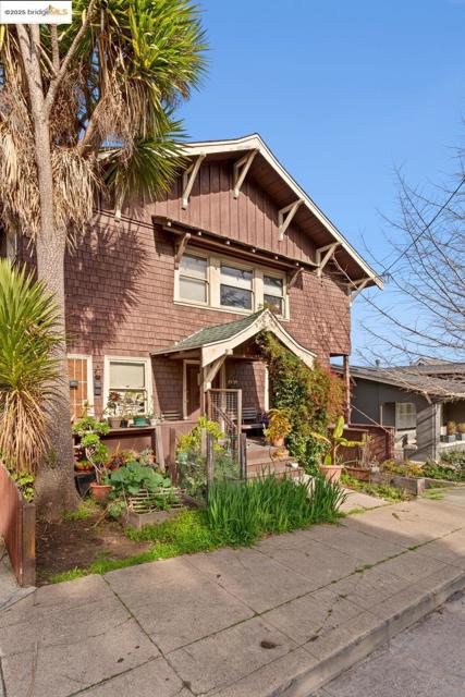 3537 Kempton, Oakland CA: https://media.crmls.org/mediaz/d9ce50a9-eebd-4b00-94de-fc11e958c67d.jpg