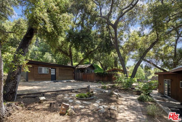 1256 N Topanga Canyon Boulevard, Topanga CA: https://media.crmls.org/mediaz/d9ce6452-ac4f-451c-a808-4e7aa5427f4d.jpg