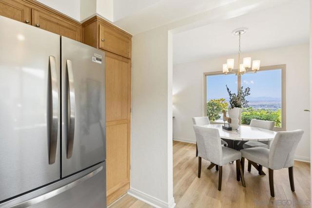 4469 Albatross Way, Oceanside CA: https://media.crmls.org/mediaz/d9ceb42a-0107-49aa-bb22-d99ed3a78c8d.jpg