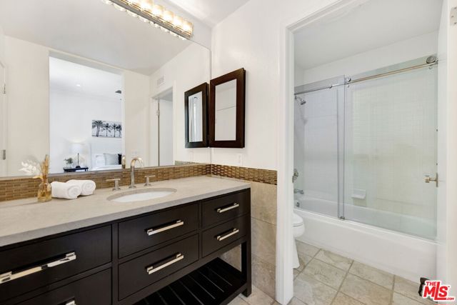 23473 Palm Drive, Calabasas CA: https://media.crmls.org/mediaz/d9cf35f7-7f73-4b08-a55e-4f31237fa8e5.jpg