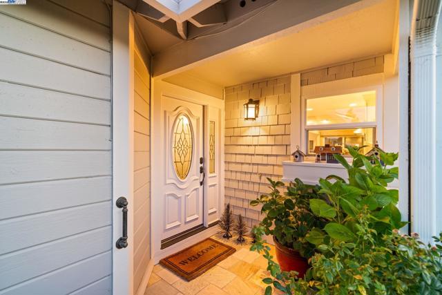 711 Glen Eagle Ct, Danville CA: https://media.crmls.org/mediaz/d9cf3c5d-466d-47a7-830c-c12b6e257f52.jpg