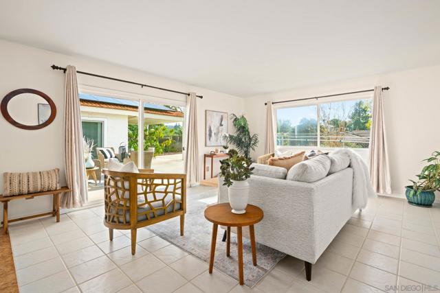 14105 Durhullen Dr, Poway CA: https://media.crmls.org/mediaz/d9cf6e03-9e12-4c64-a997-8c024e6656dd.jpg