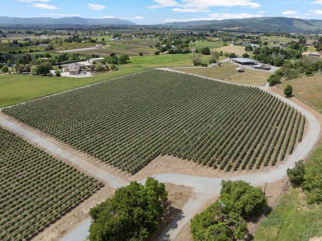 804 Comstock Road, Hollister CA: https://media.crmls.org/mediaz/d9cf8892-c210-484c-9307-782b2462ad08.jpg